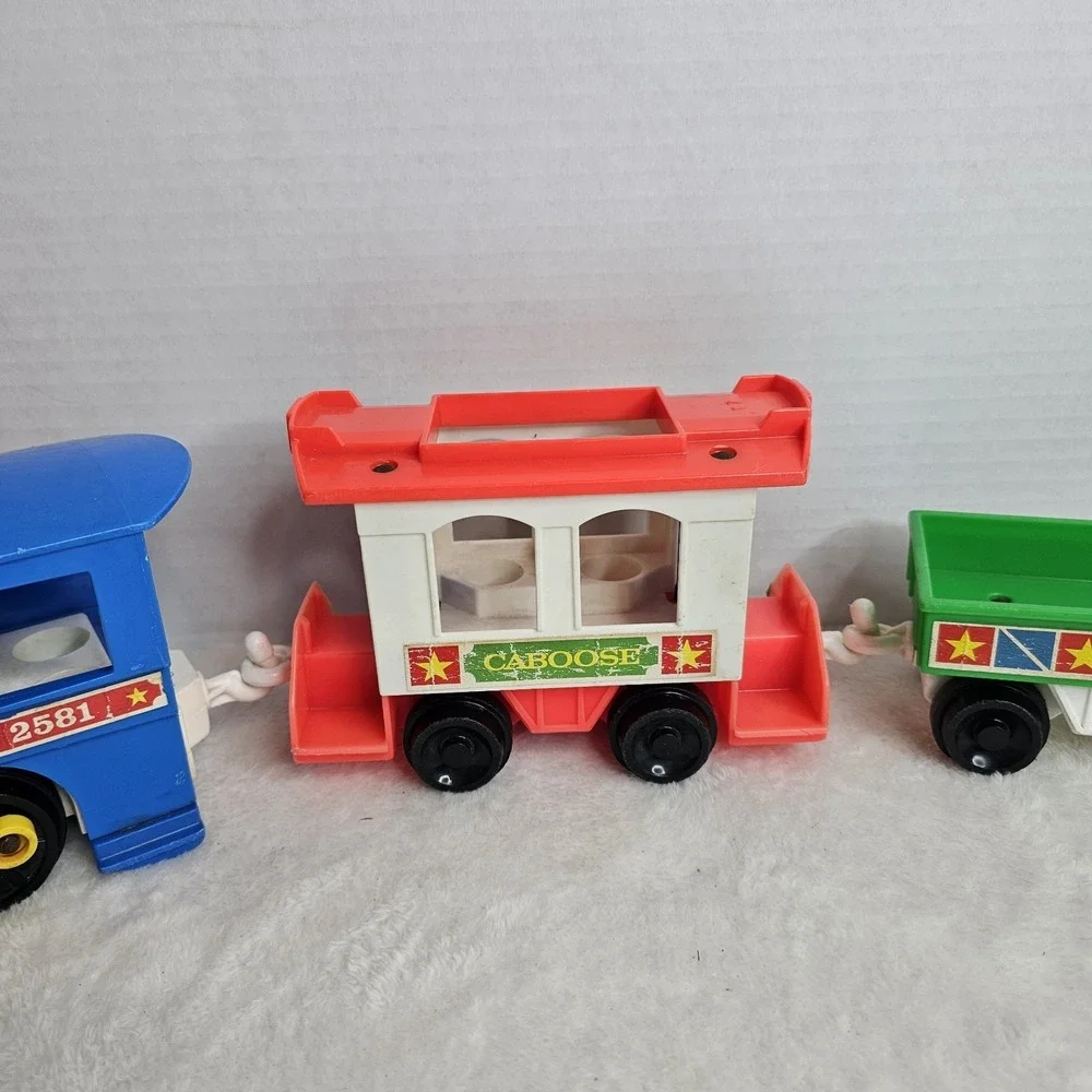 Vintage Fisher Price 3 Pc Express Train 2581 Engine Freight Car Caboose VCG '86